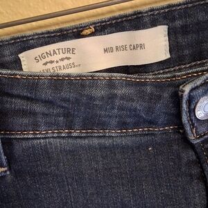 Signature by Levi Strauss Women's Mid Rise Capri Jeans - Blue 22 260767